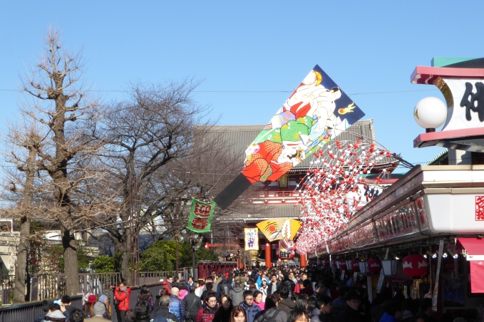Japan2015Tokyo067 street life Senso-ji temple